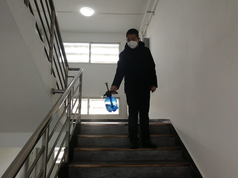 認(rèn)真進行樓道二次消毒_副本
