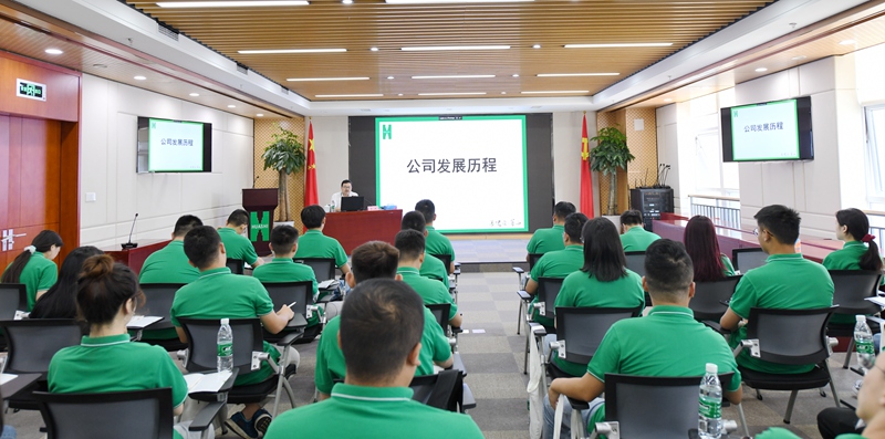 公司黨委委員、紀(jì)委書記、工會主席章慶講述公司的發(fā)展歷程